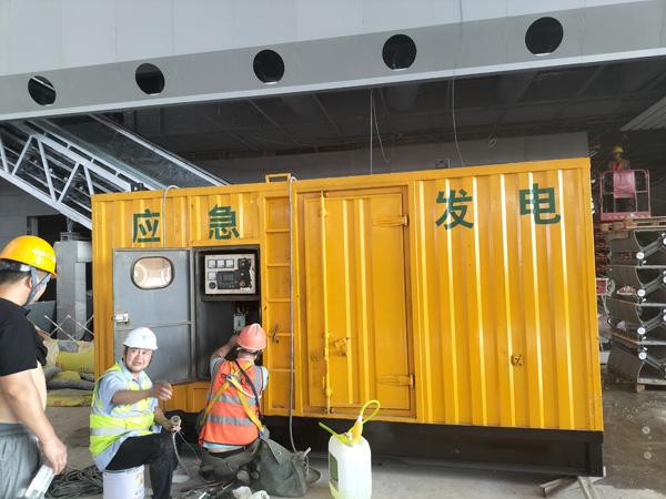 德保怎样判断空气滤清器是否需要更换？