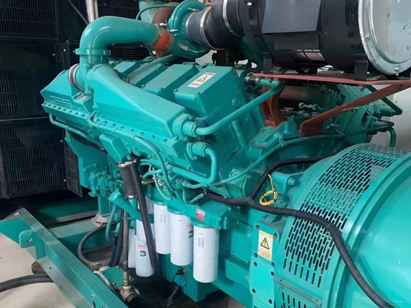 德保更换100kW柴油发电机组机油时，需要注意哪些事项？